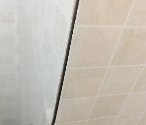 郏县瓷砖空鼓维修公司分享阳台瓷砖脱落的修复过程可以分为以下几个步骤
